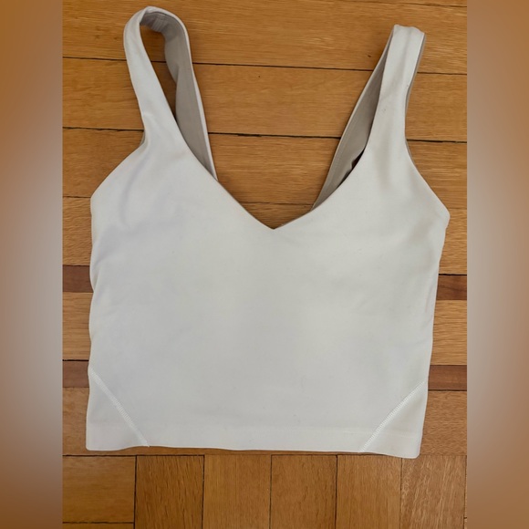 Lululemon White Crop Tank in Size 0. Preloved! - Picture 4 of 4